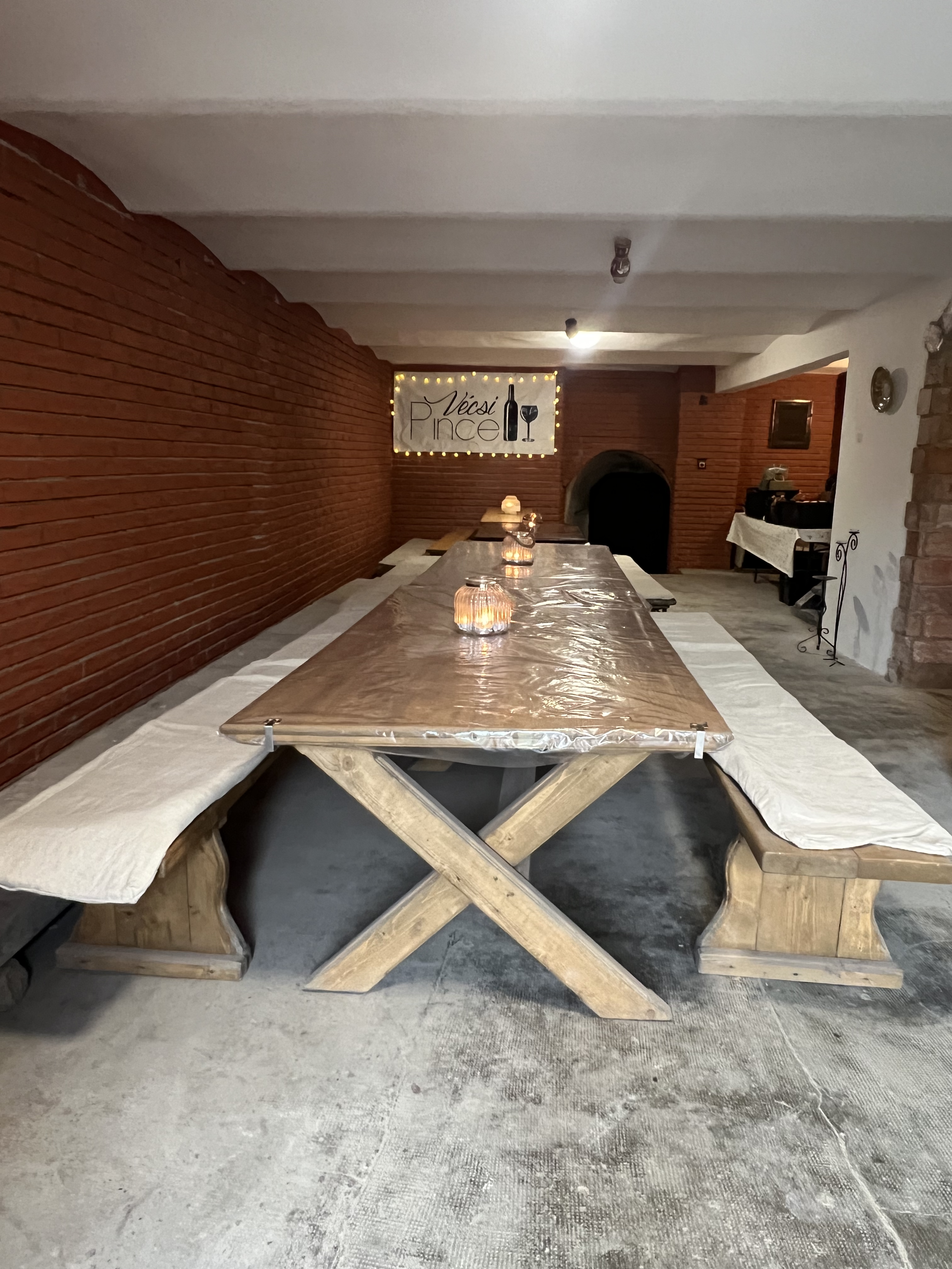 Borkóstoló pincében